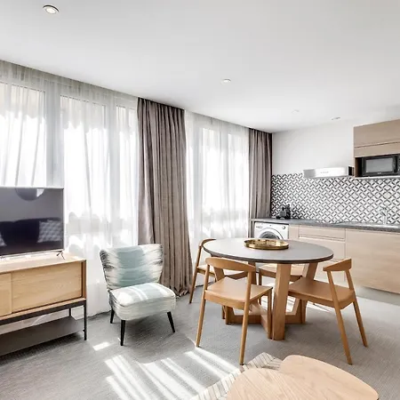 Big With Private Garden Apartment Meudon
